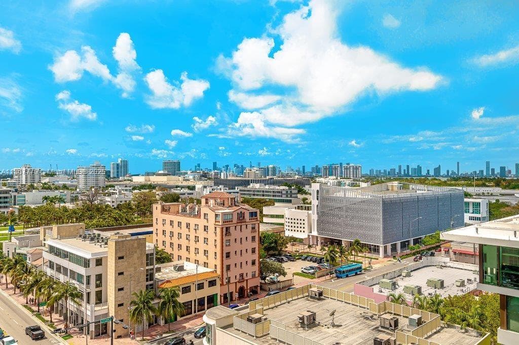 2301 Collins Ave 1032 photo 4