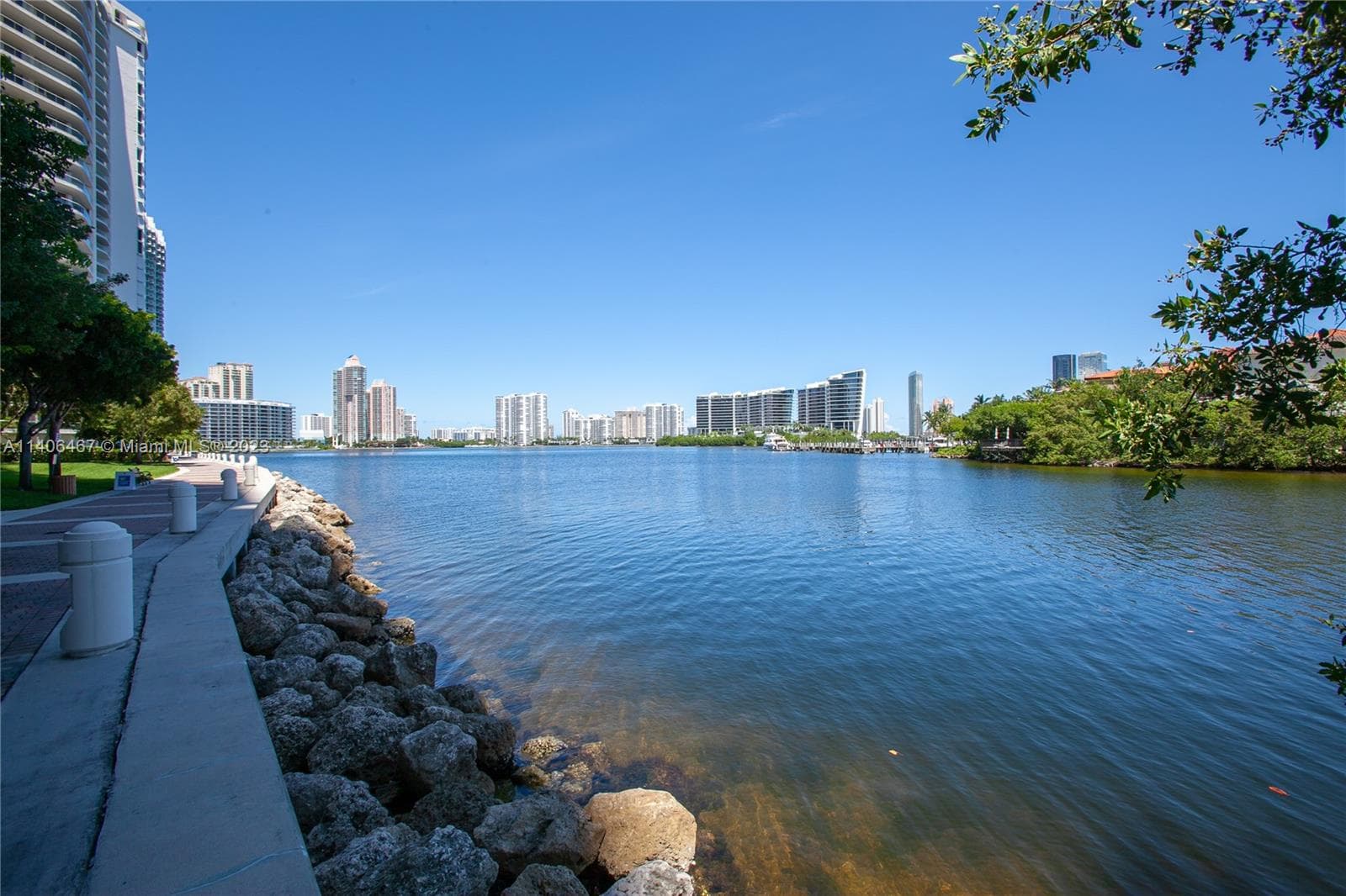 6000 Island Blvd 104 photo 6