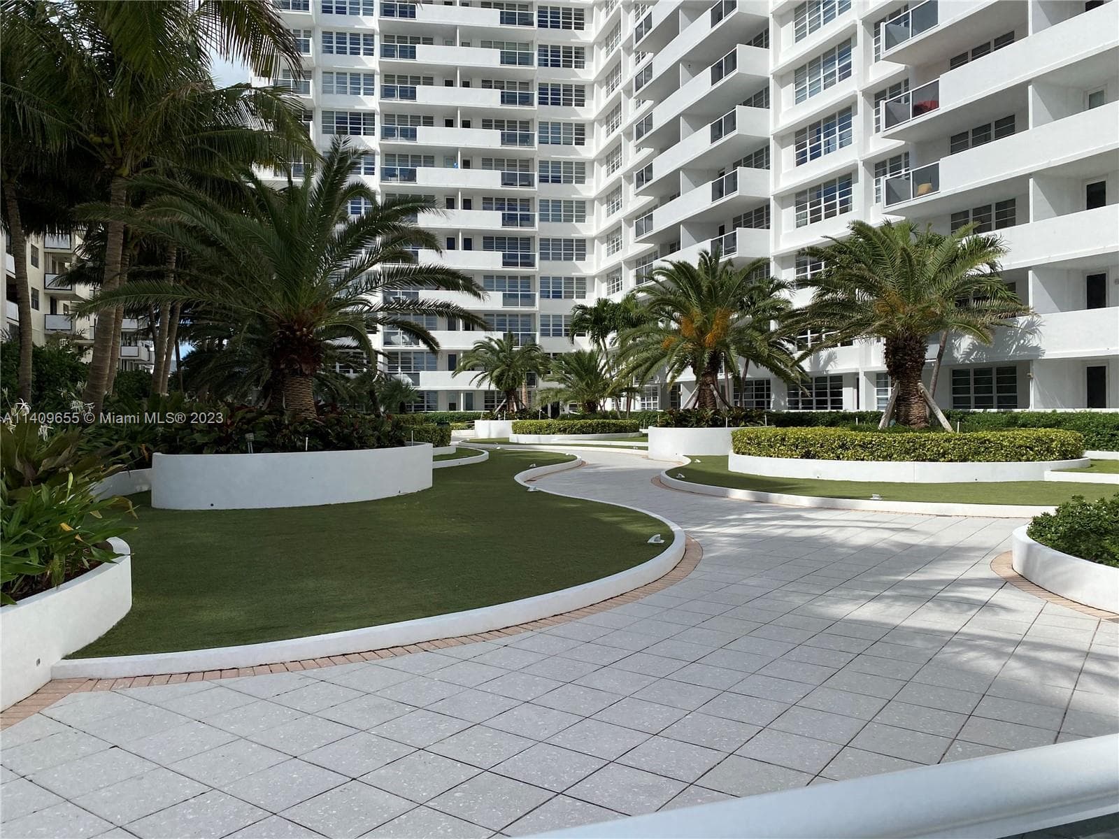 100 Lincoln Rd 939 photo 10