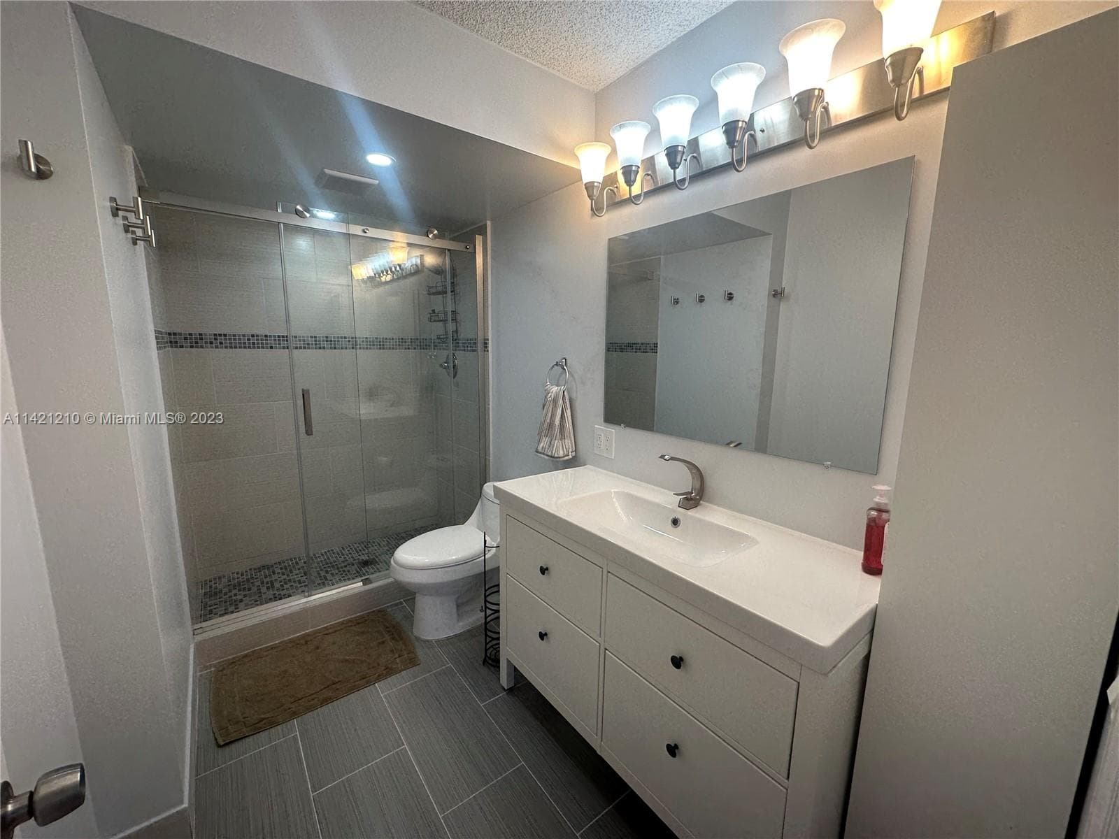 401 Golden Isles Dr 603 photo 16