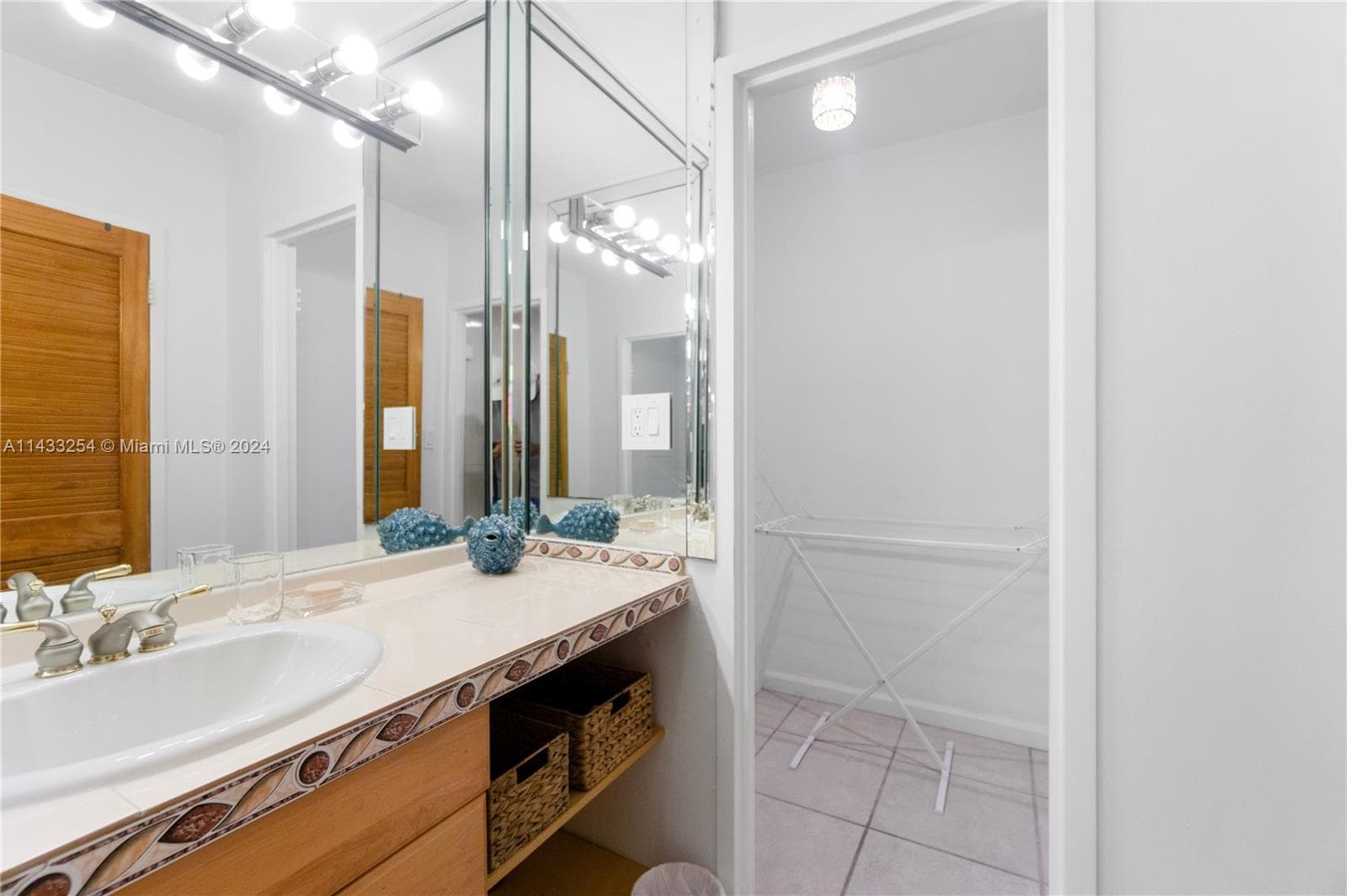 100 Lincoln Rd 1039 photo 17