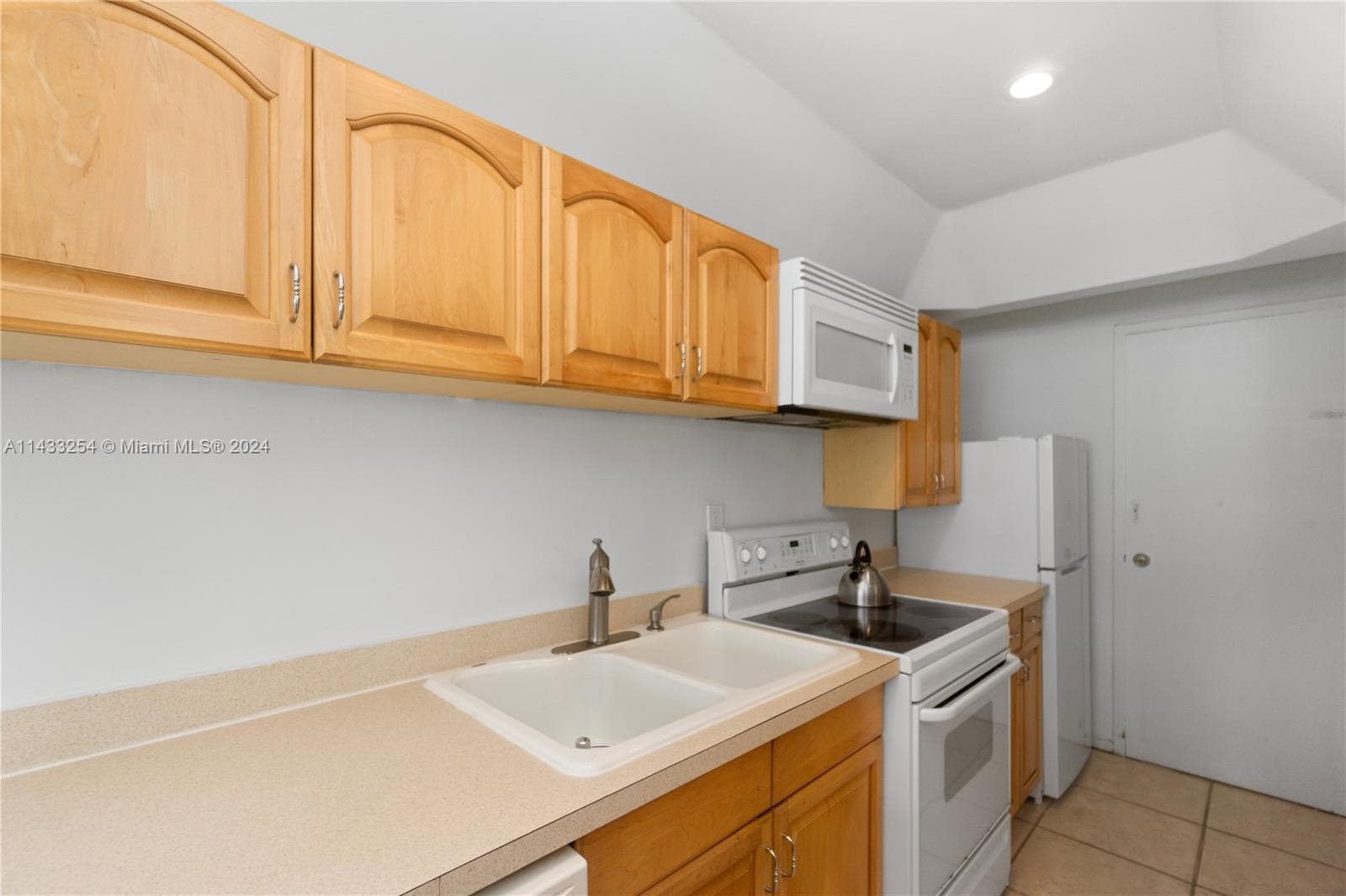 100 Lincoln Rd 1039 photo 14