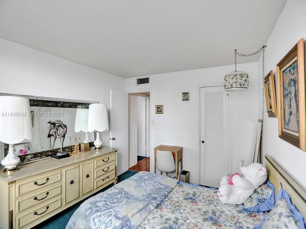 18051 Biscayne Blvd 304 photo 23