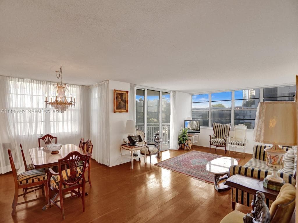 18051 Biscayne Blvd 304 photo 2