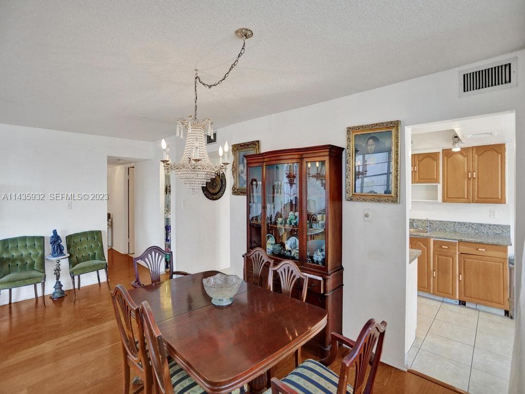 18051 Biscayne Blvd 304 photo 17