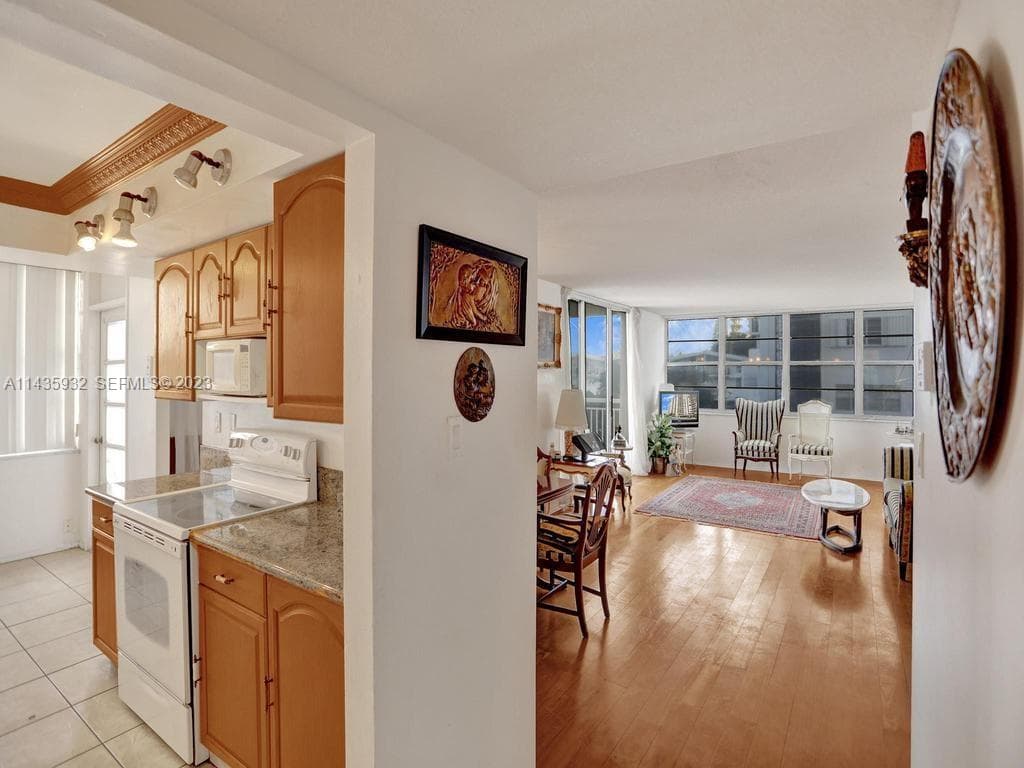 18051 Biscayne Blvd 304 photo 7
