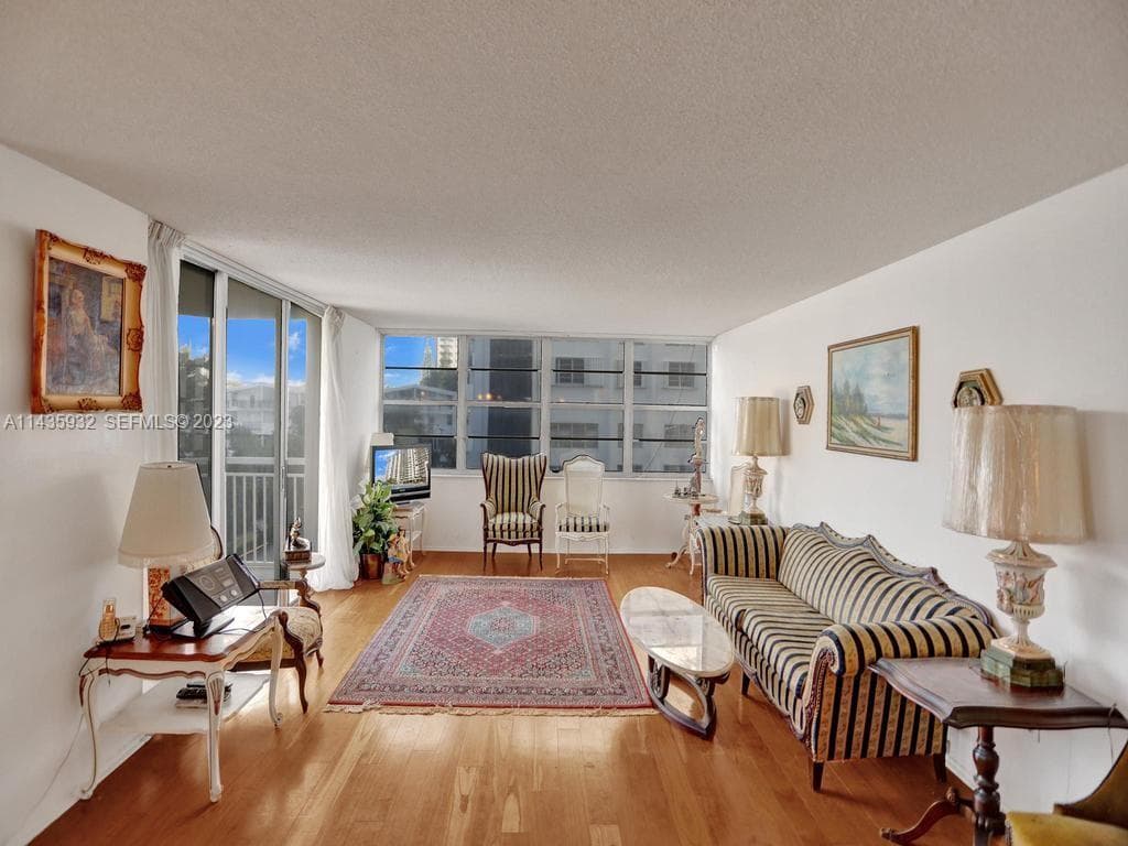 18051 Biscayne Blvd 304 photo 3