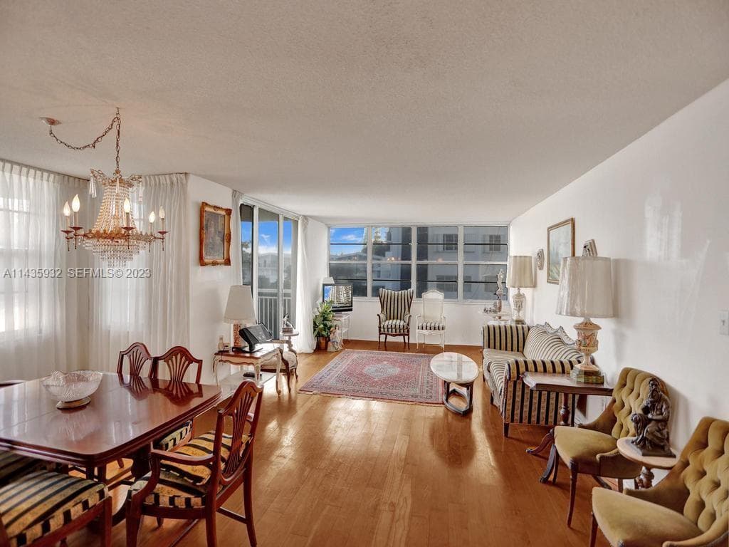 18051 Biscayne Blvd 304 photo 1