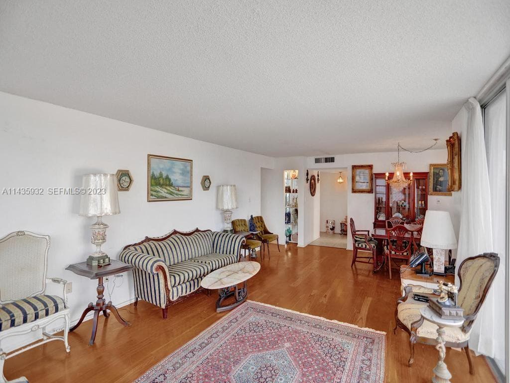 18051 Biscayne Blvd 304 photo 5