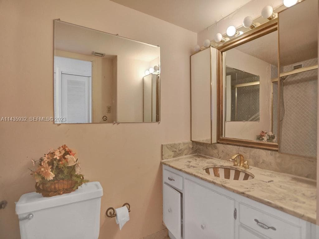 18051 Biscayne Blvd 304 photo 19