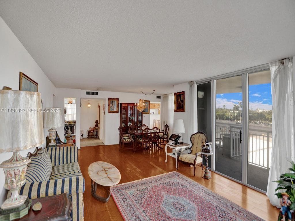 18051 Biscayne Blvd 304 photo 4