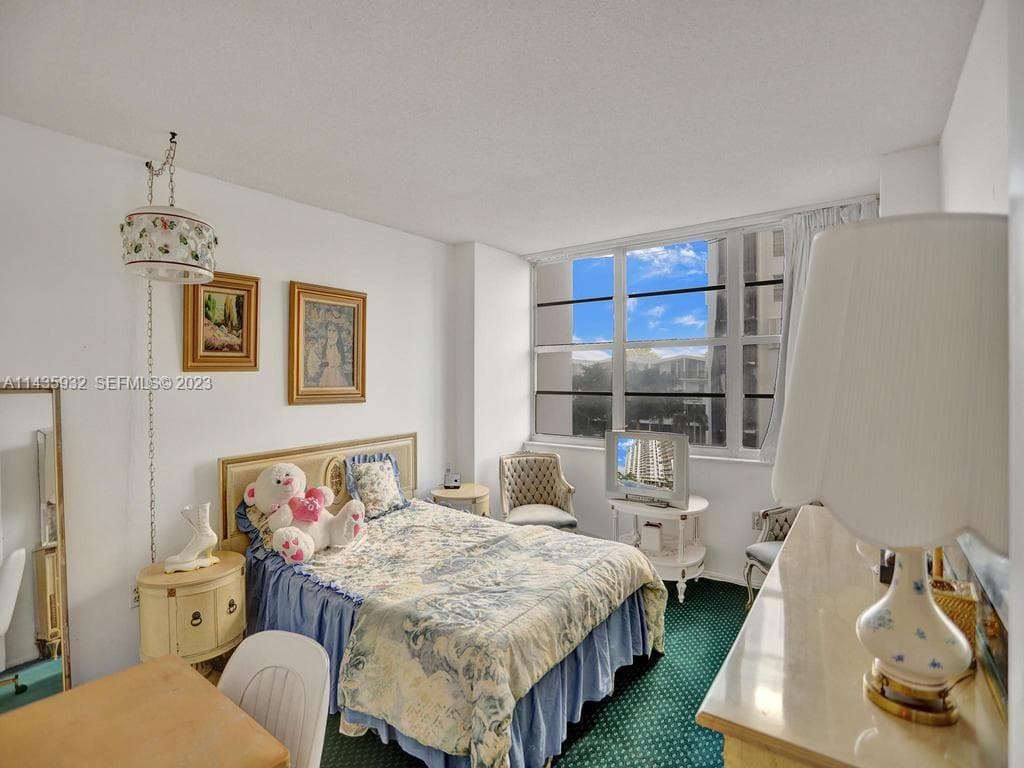 18051 Biscayne Blvd 304 photo 21