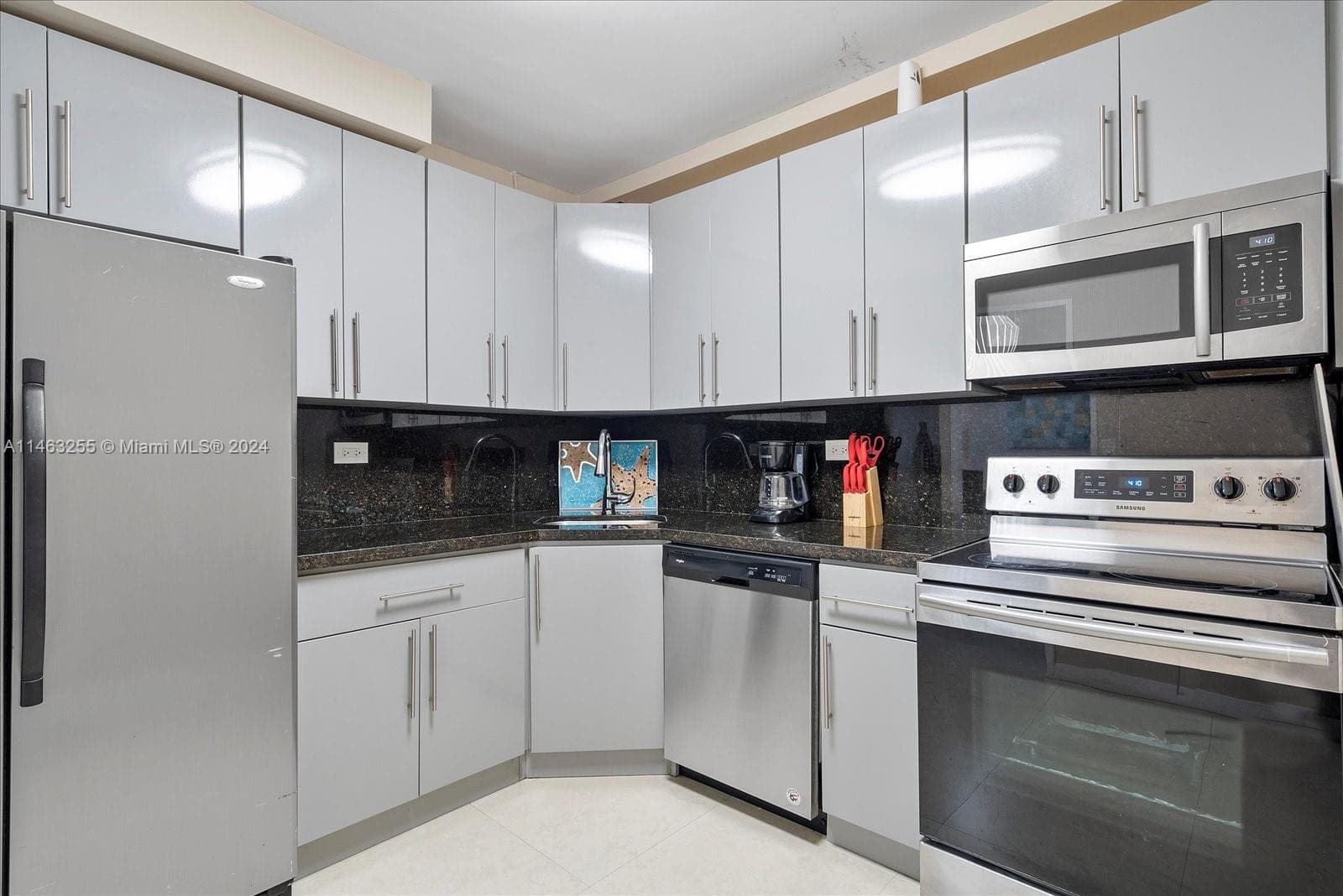 5601 Collins Ave 1514 photo 22