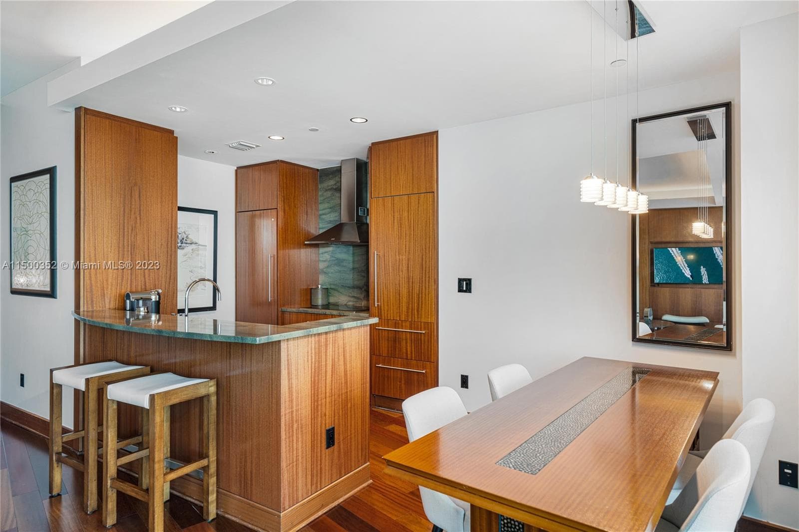 10295 Collins Ave 121716 photo 7