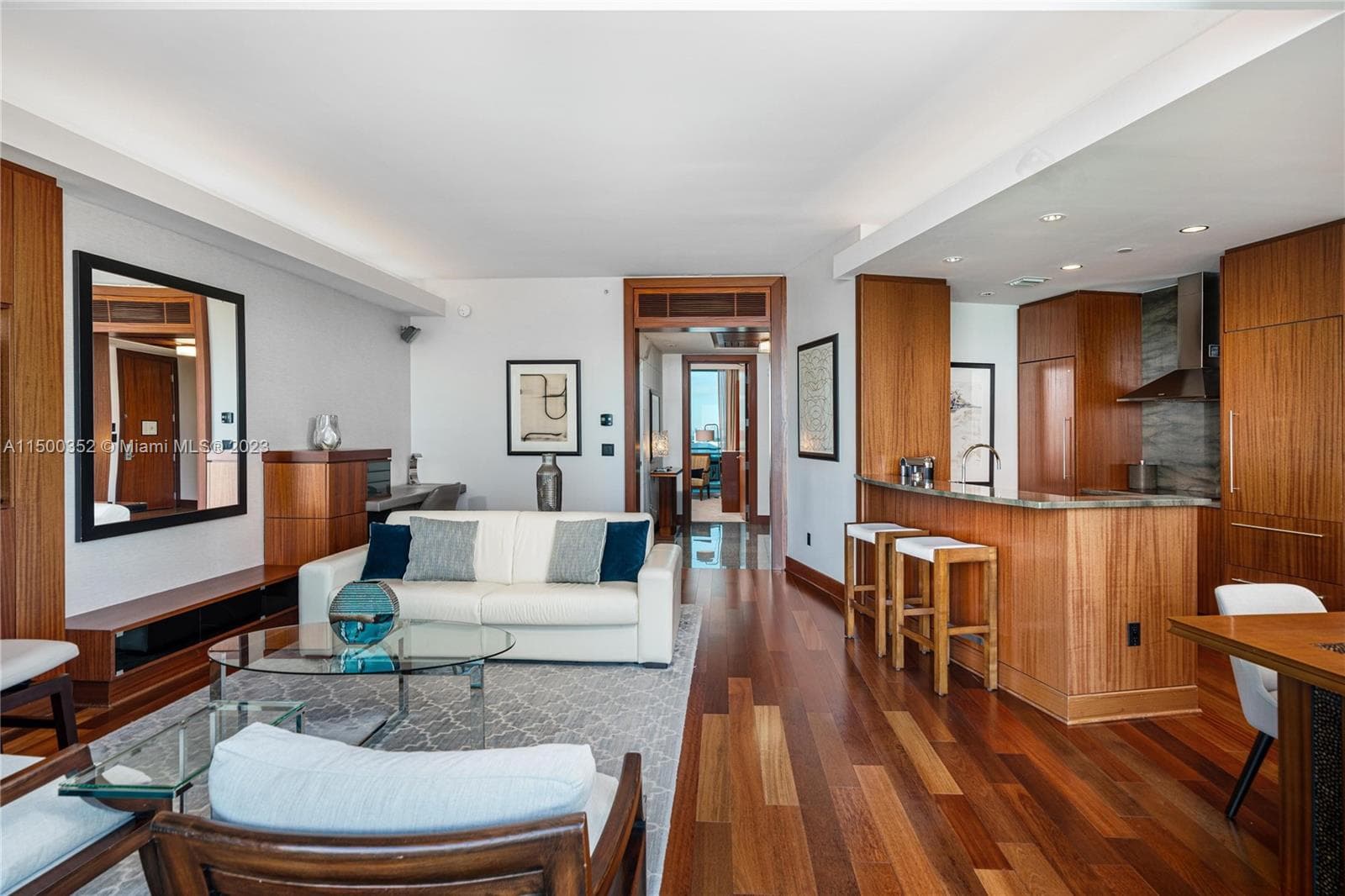 10295 Collins Ave 121716 photo 9