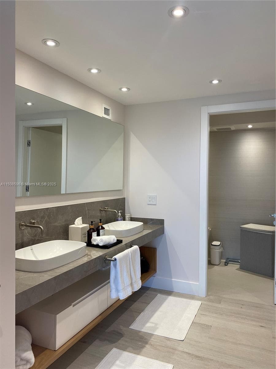 199 Ocean Lane Dr 1112 photo 15