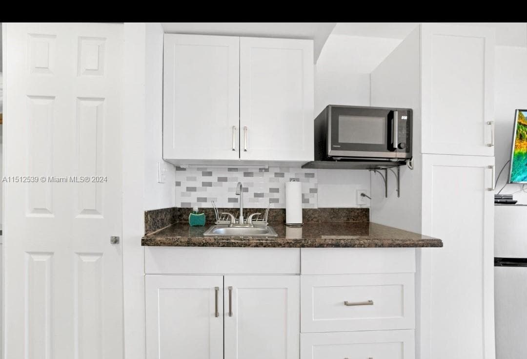 19201 Collins Ave, 1143 photo 4