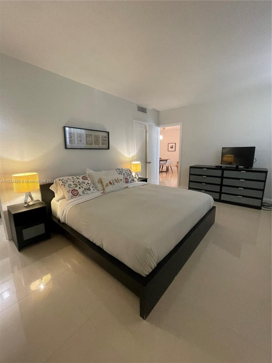 3801 S OCEAN DR 15V photo 13