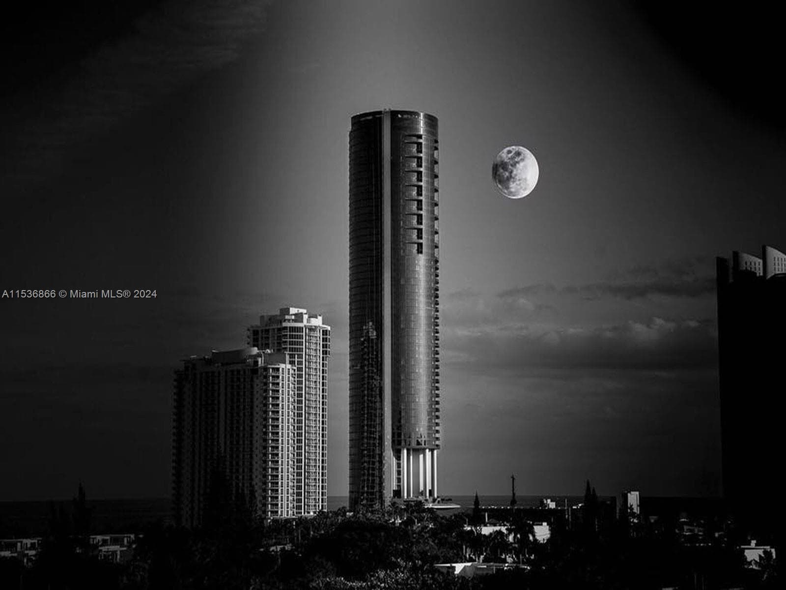 18555 Collins Ave 3501 photo 18