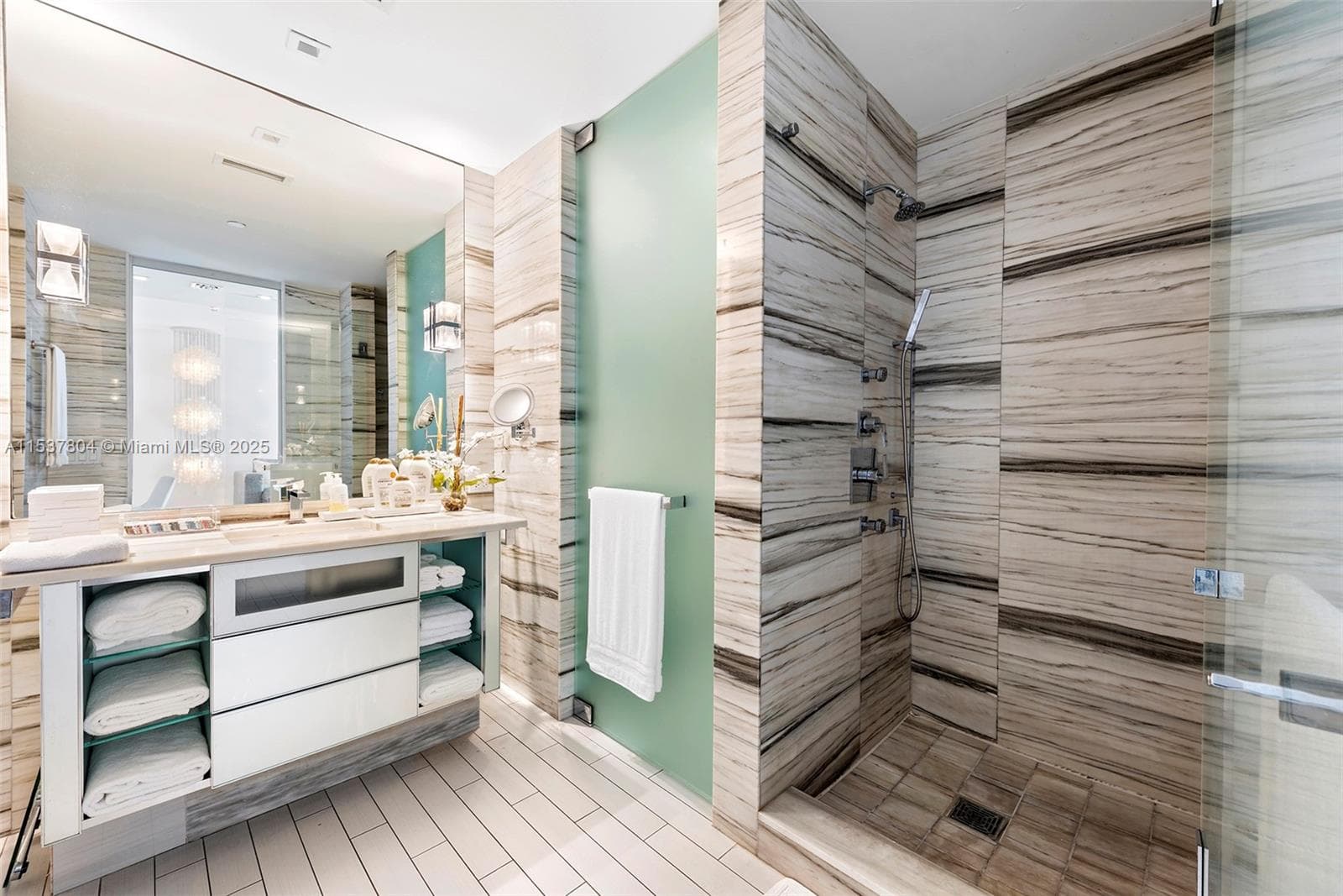 2201 Collins Ave 814 photo 23