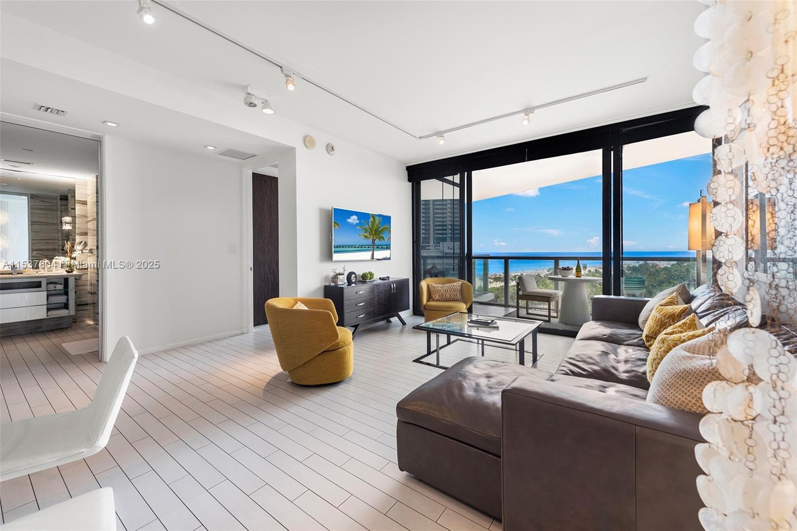 2201 Collins Ave 814 photo 2