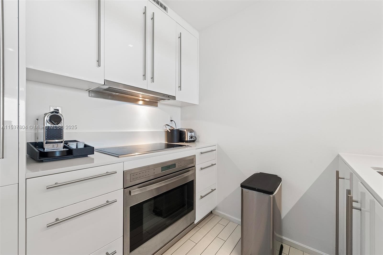 2201 Collins Ave 814 photo 14