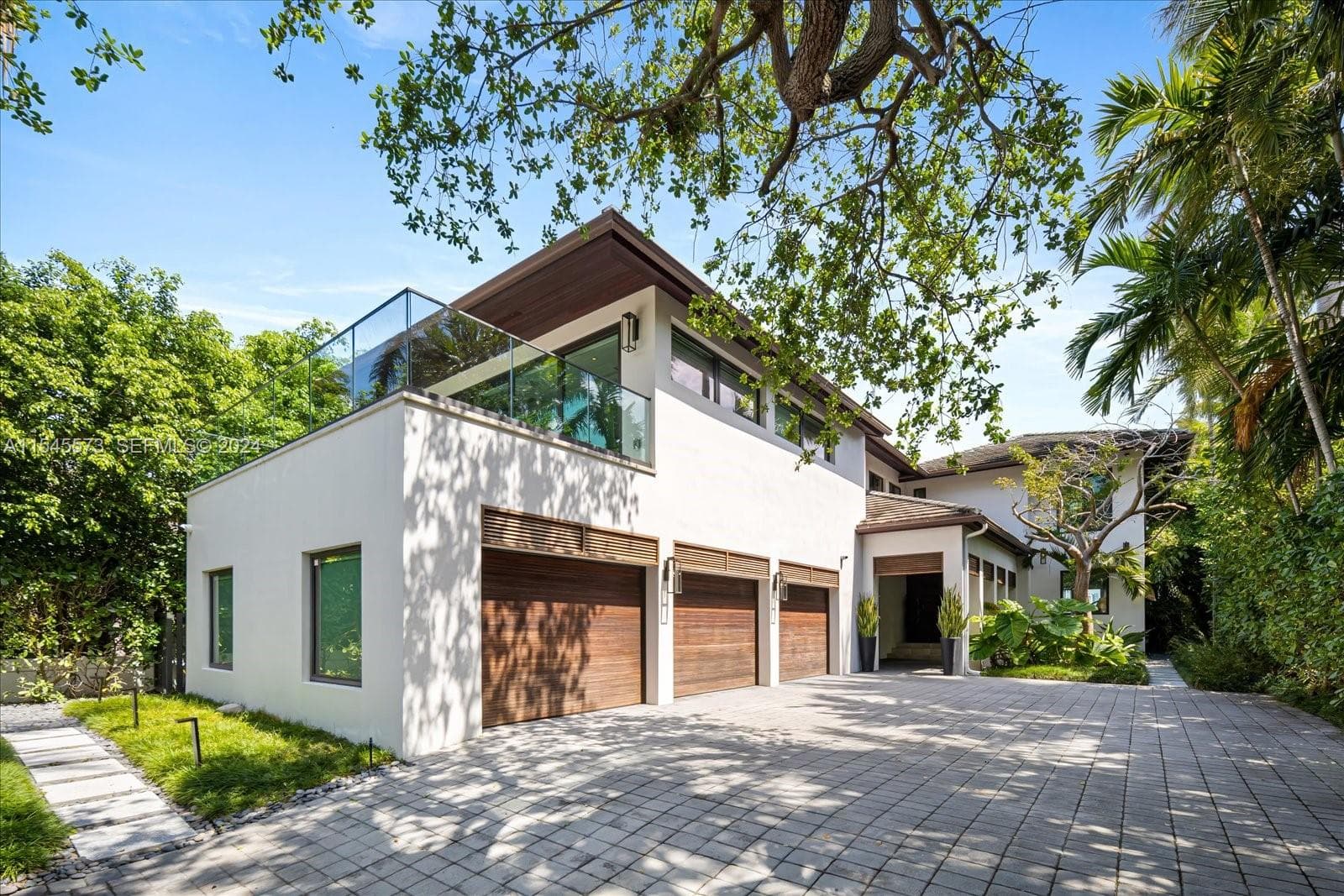 401 E Rivo Alto Dr photo 2