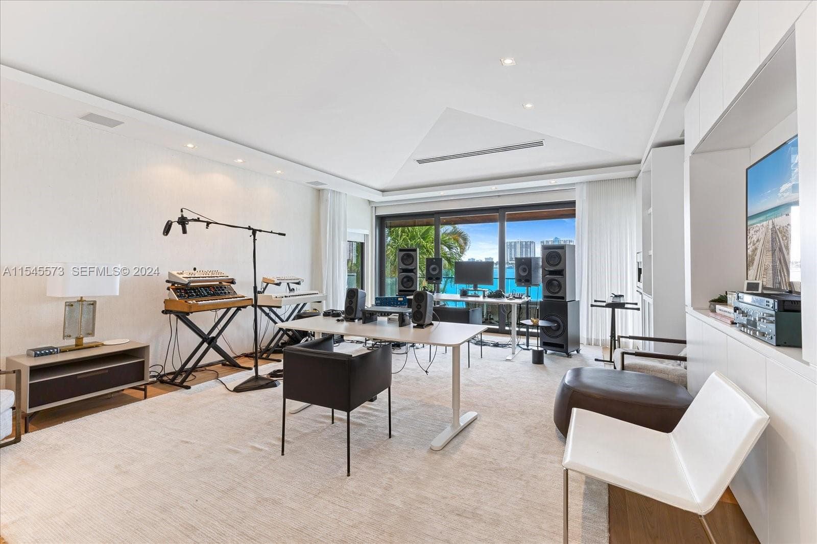 401 E Rivo Alto Dr photo 19