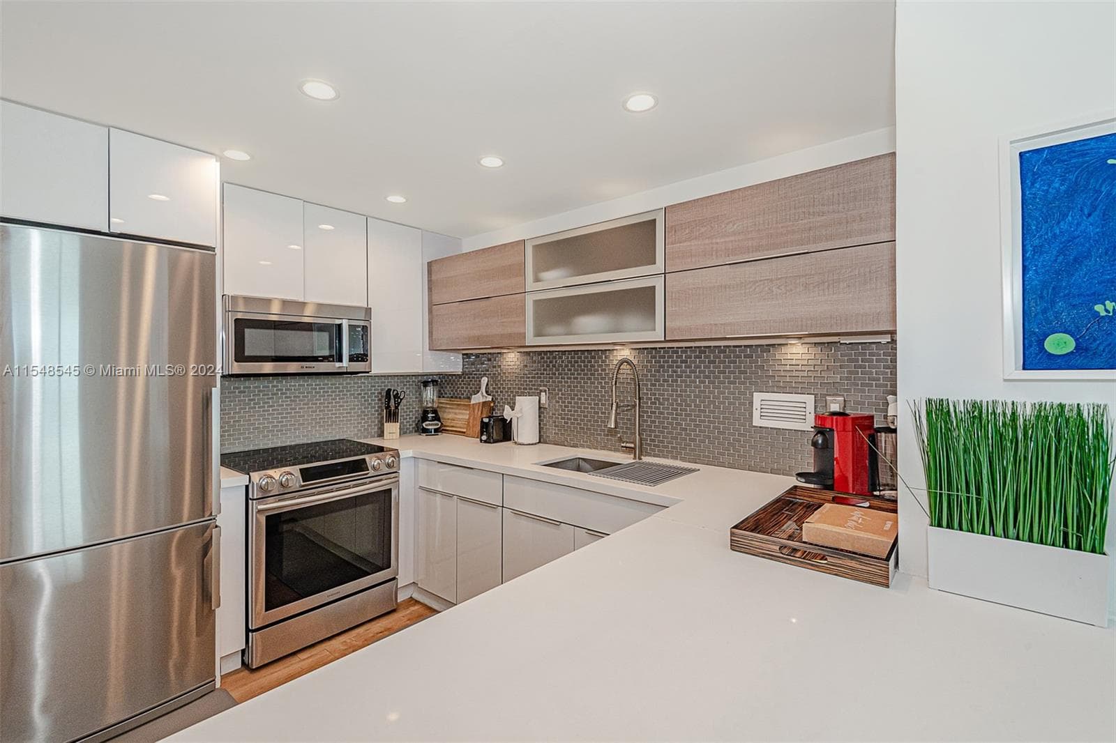 2301 Collins Ave 1230 photo 13