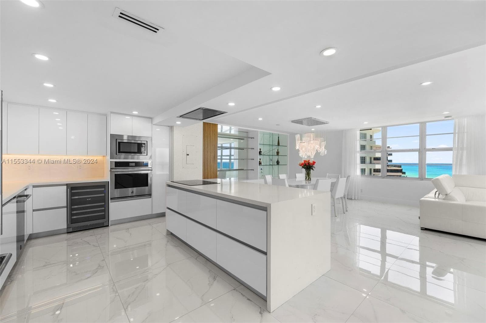 5151 Collins Ave 1527 photo 4