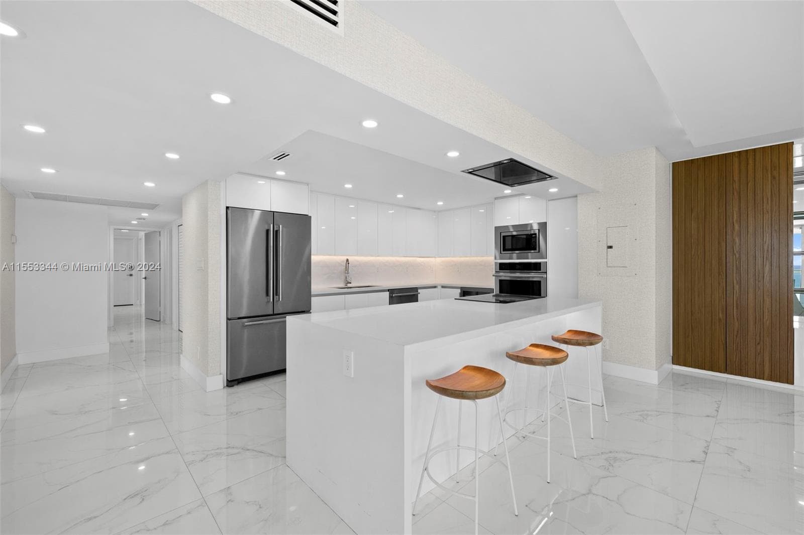 5151 Collins Ave 1527 photo 8