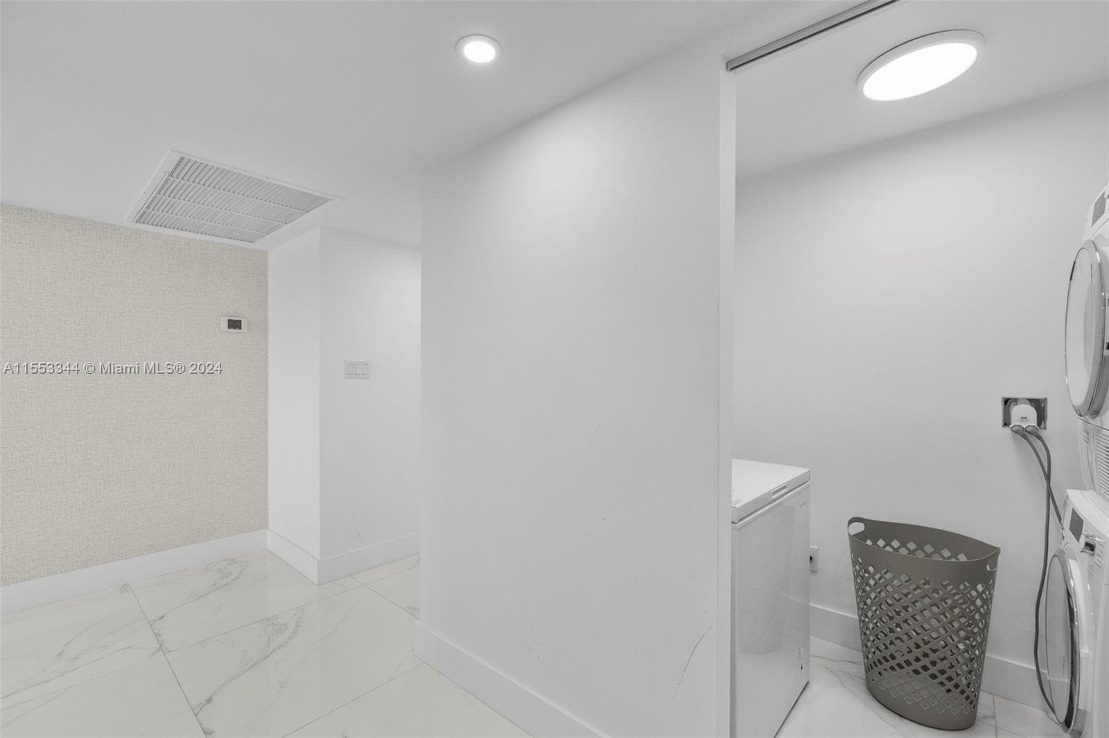 5151 Collins Ave 1527 photo 25