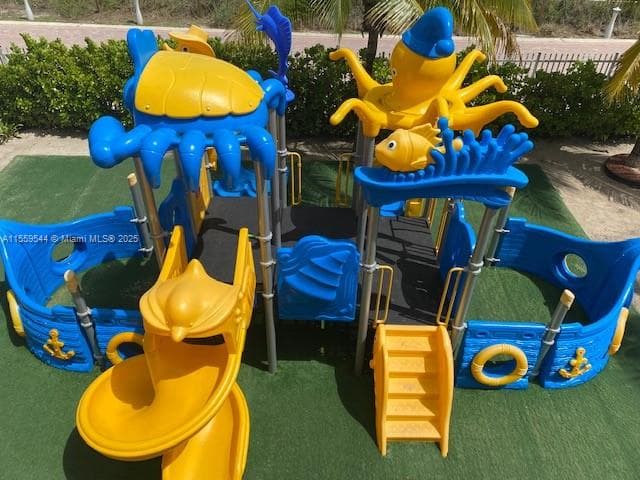 6039 Collins Ave 1110 photo 4