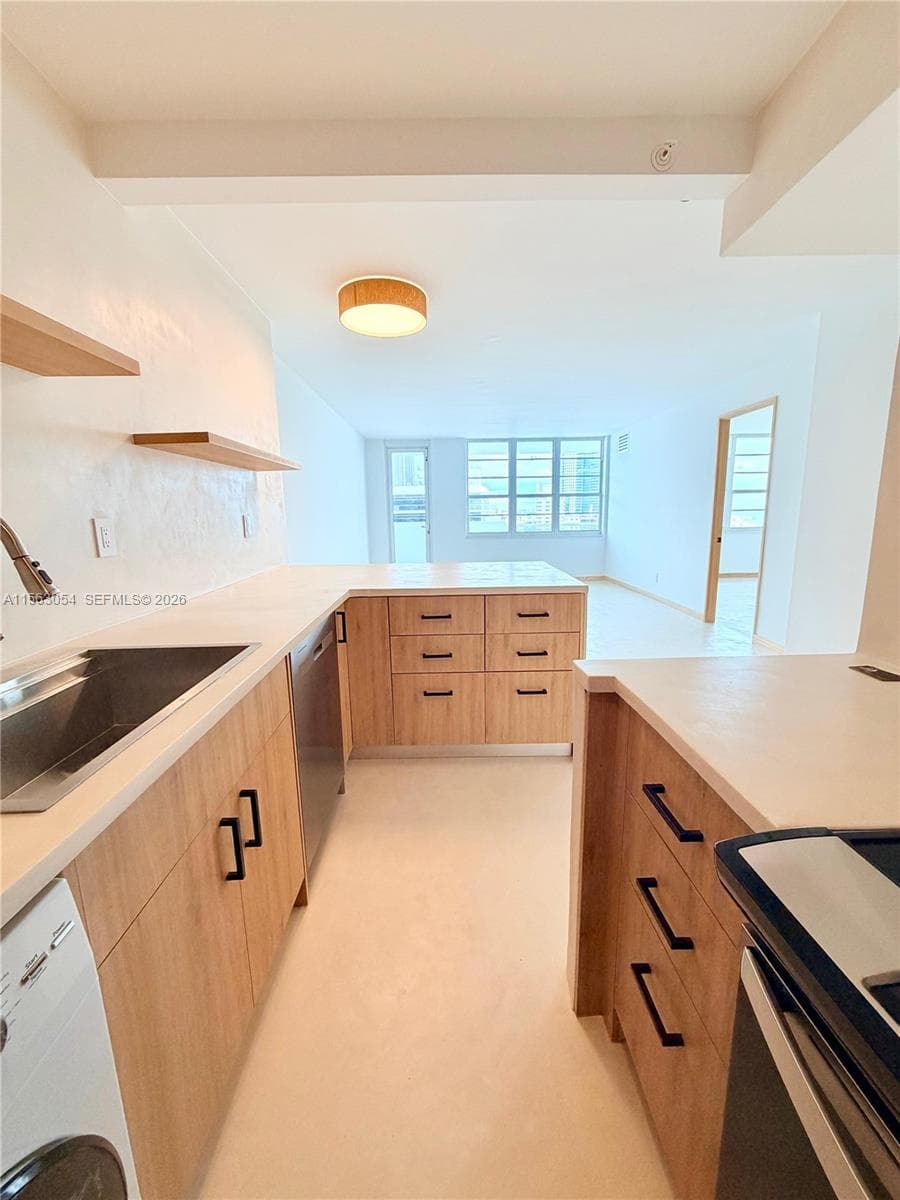 100 Lincoln Rd 1241 photo 6
