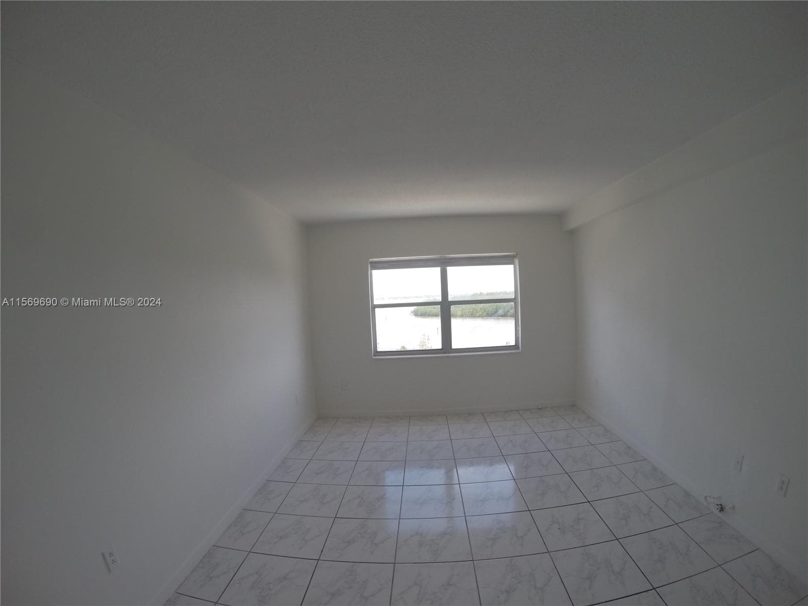 400 Kings Point Dr 905 photo 9
