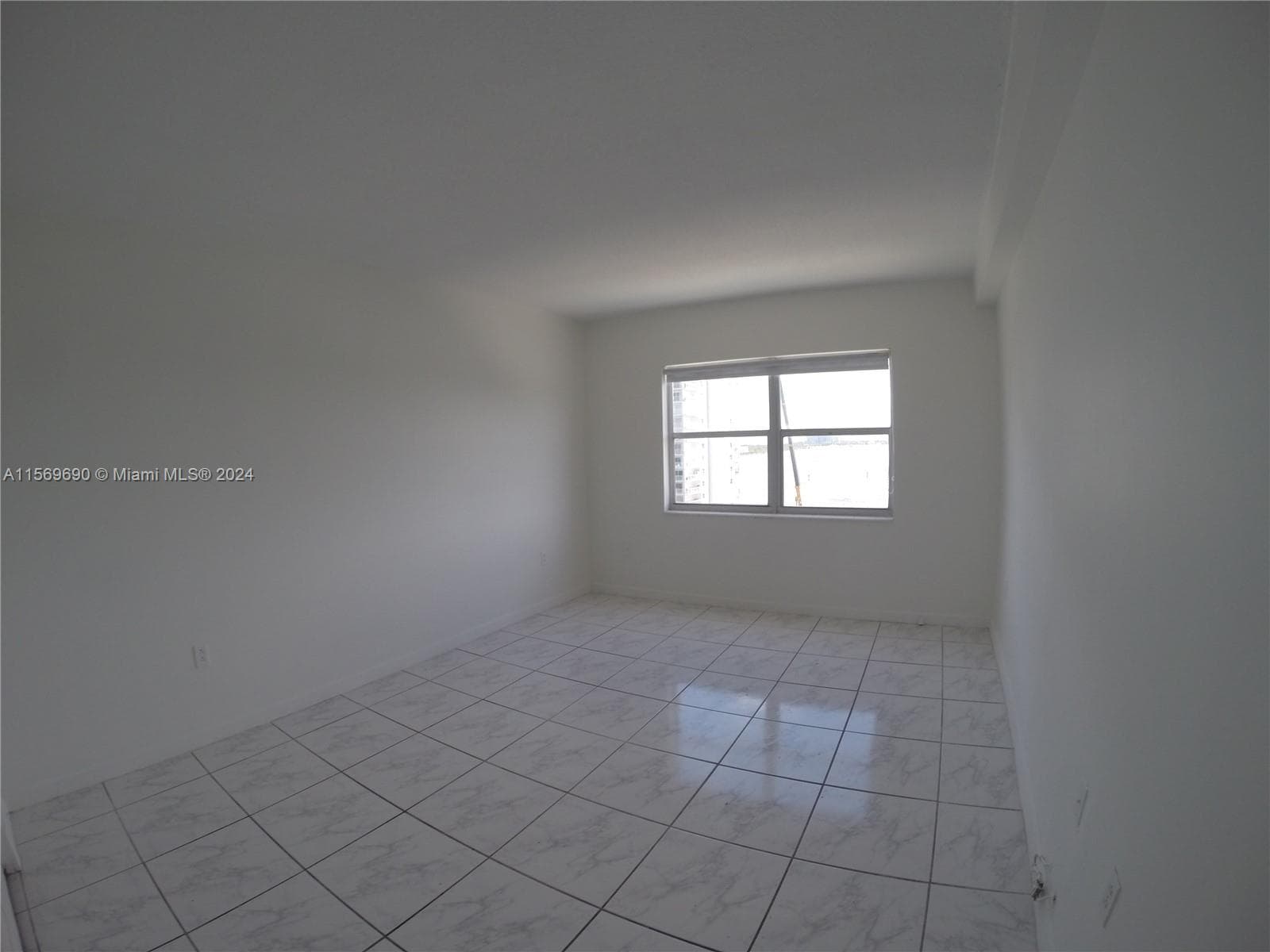 400 Kings Point Dr 905 photo 8