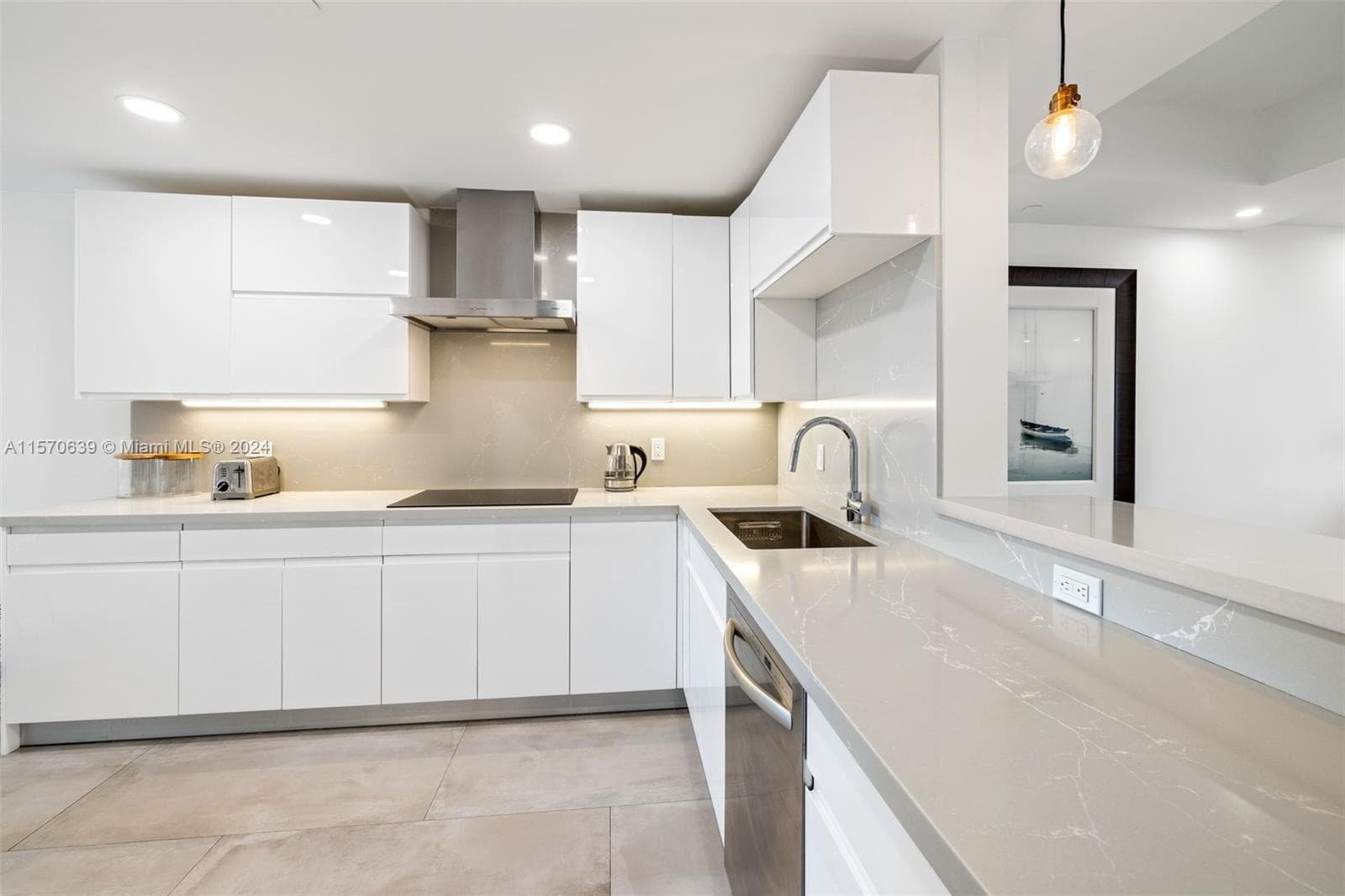 19144 Fisher Island Dr 19144 photo 9