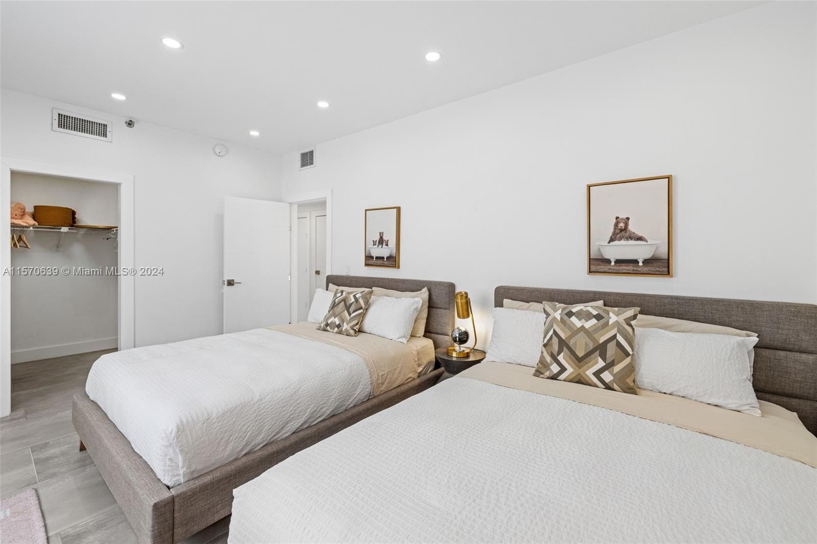 19144 Fisher Island Dr 19144 photo 14