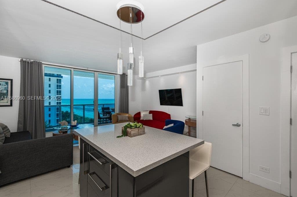 2301 Collins Ave 1111 photo 4