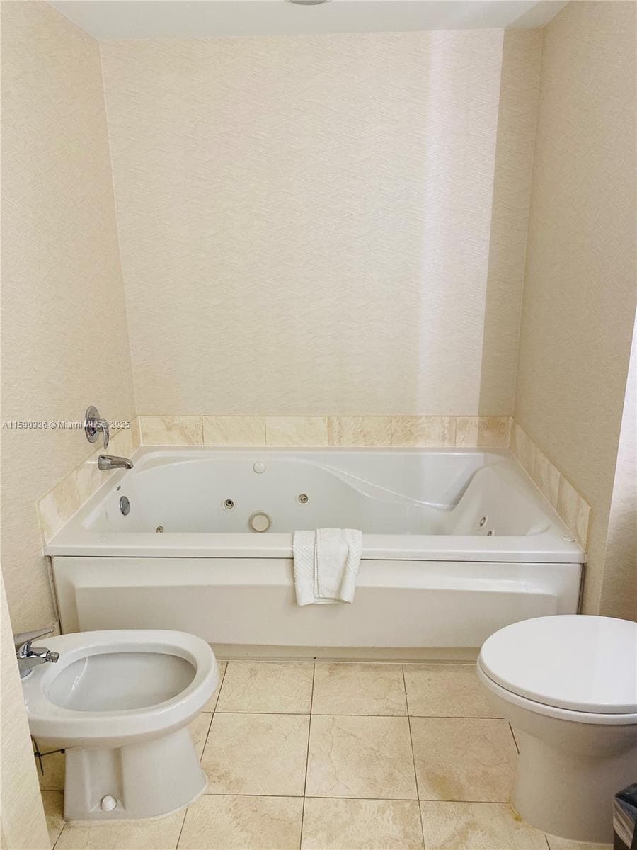 17375 Collins Ave 705 photo 10