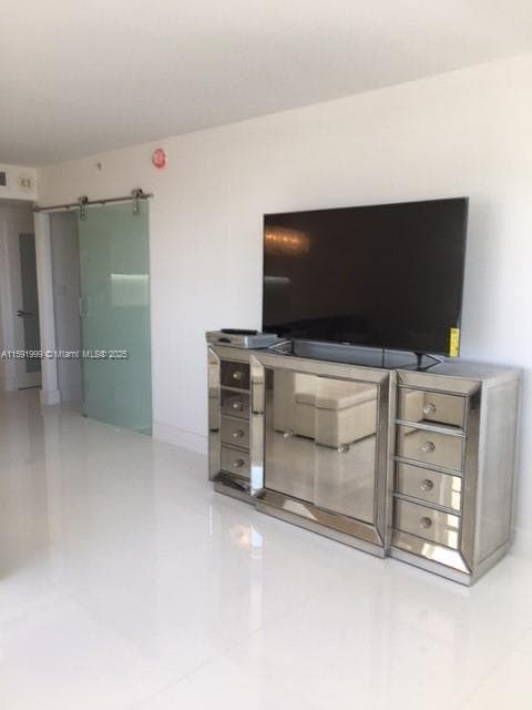 100 LINCOLN RD 711 photo 2