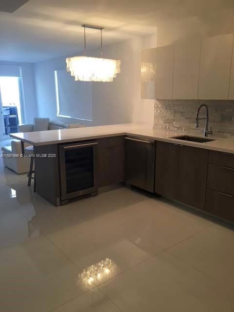 100 LINCOLN RD 711 photo 6