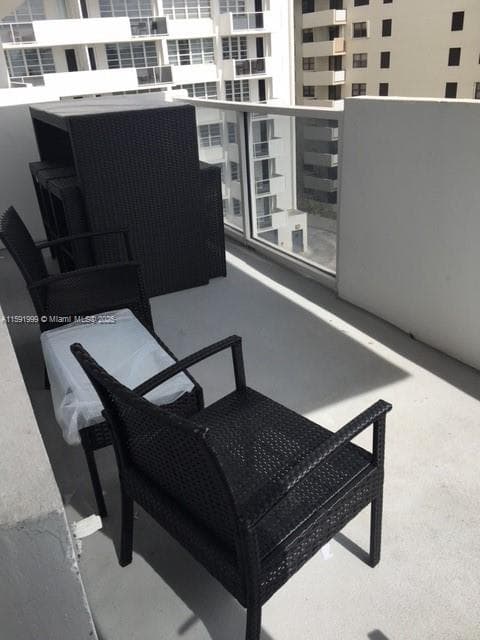 100 LINCOLN RD 711 photo 22