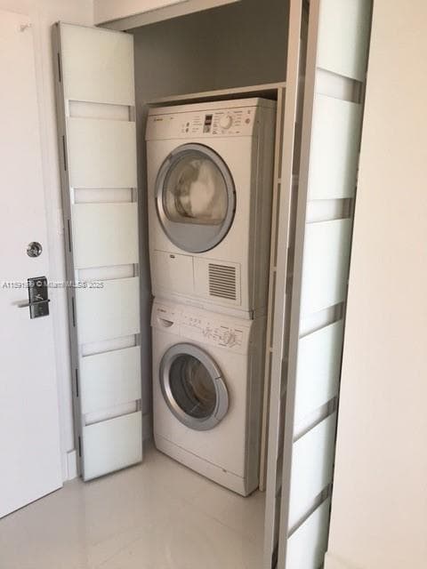 100 LINCOLN RD 711 photo 10