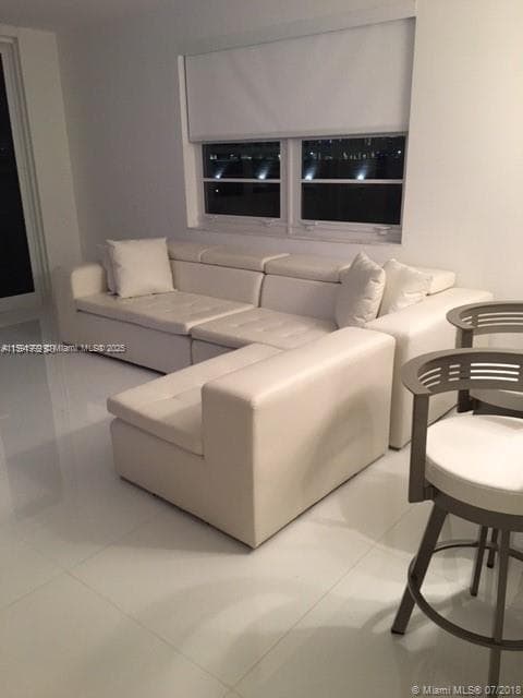 100 LINCOLN RD 711 photo 4