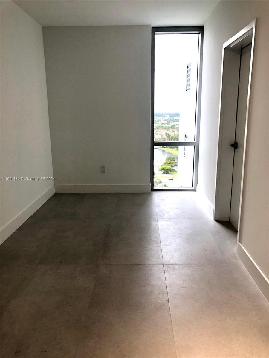 16385 Biscayne Blvd 2421 photo 7