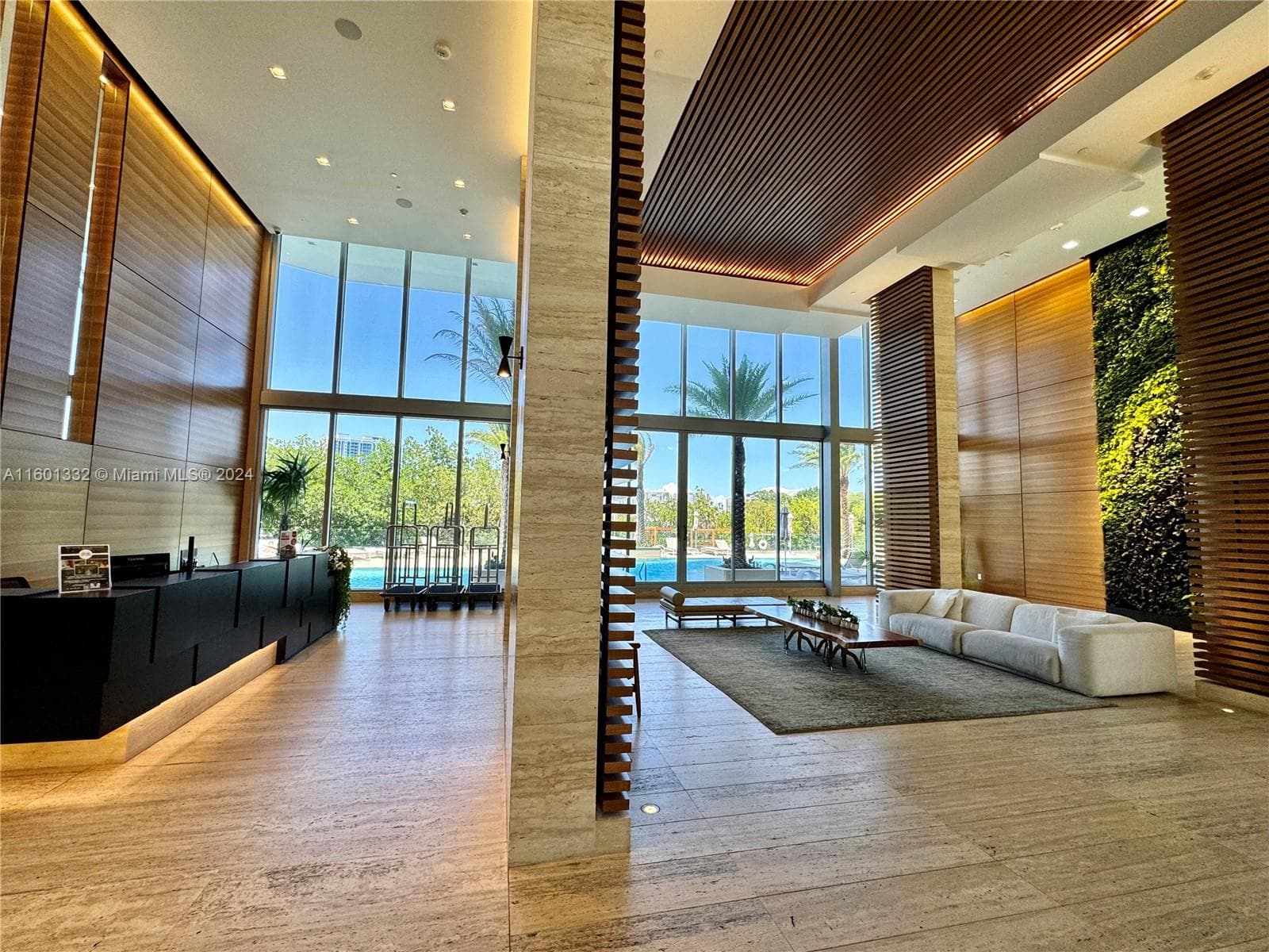 16385 Biscayne Blvd 2421 photo 3