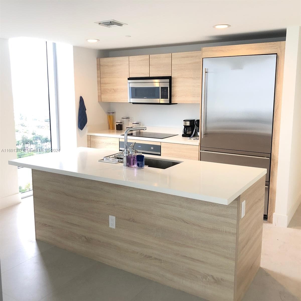 16385 Biscayne Blvd 2421 photo 8