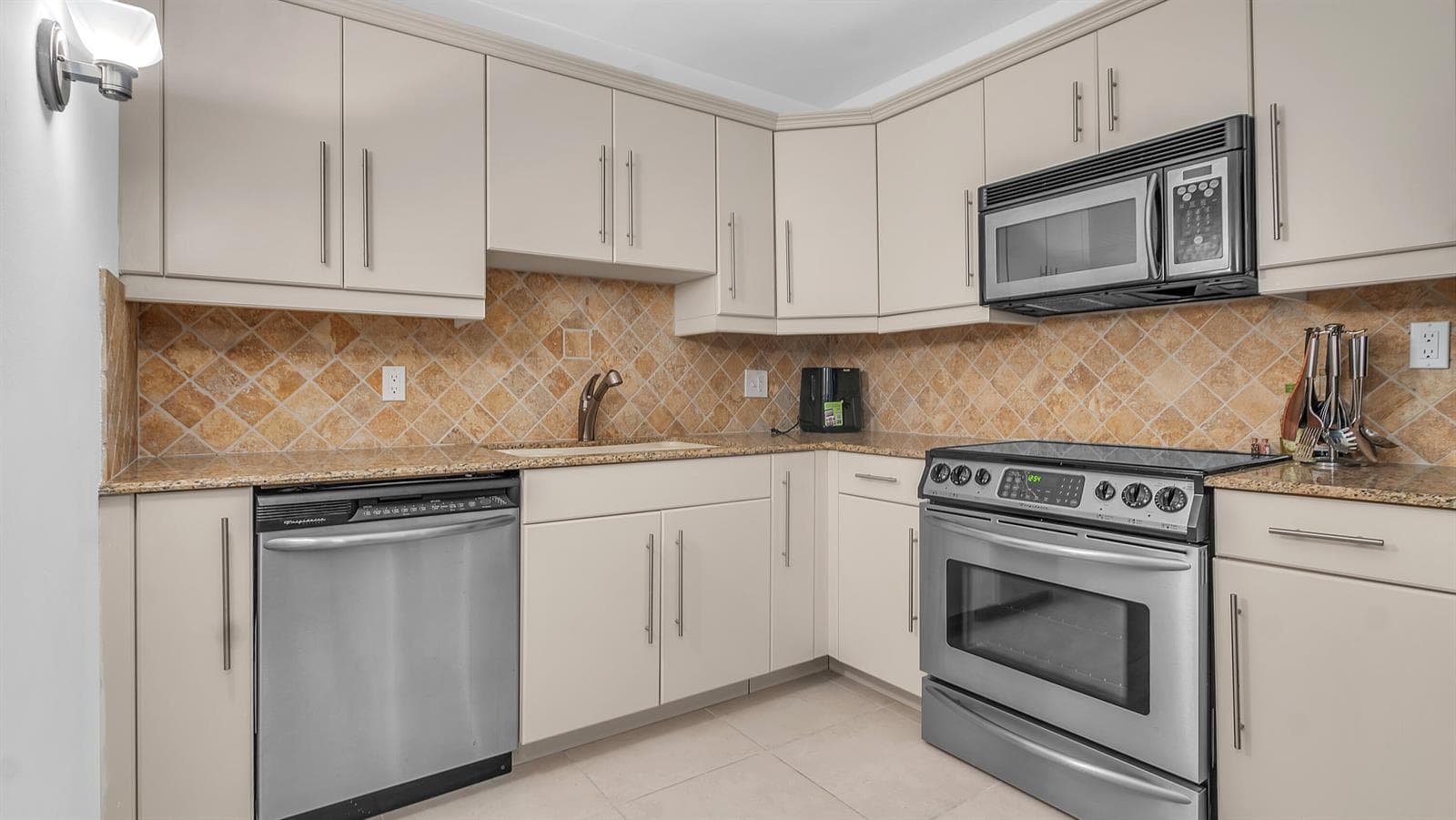 1801 S Flagler Drive 1804 photo 21