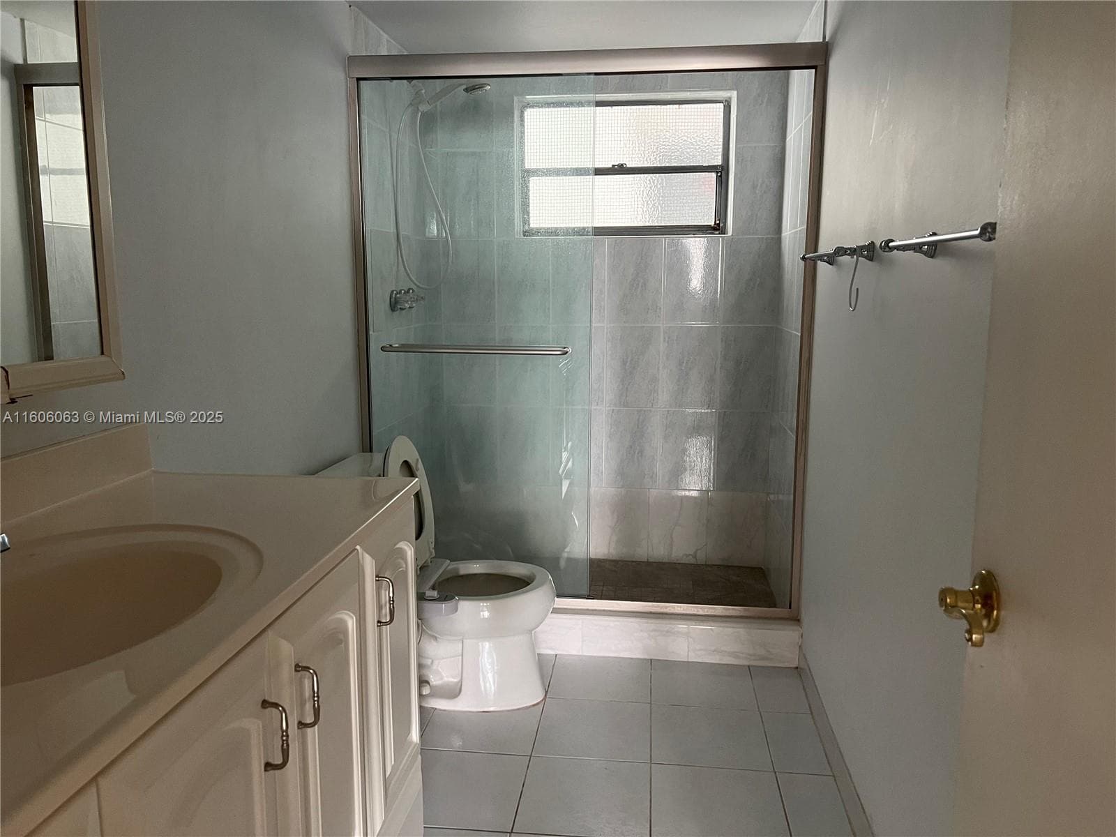 4000 NE 170th St 604 photo 16